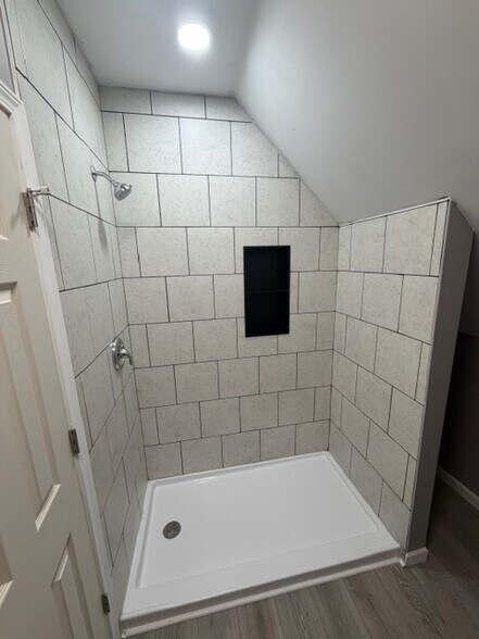 Building Photo - 670 Richmond Ave