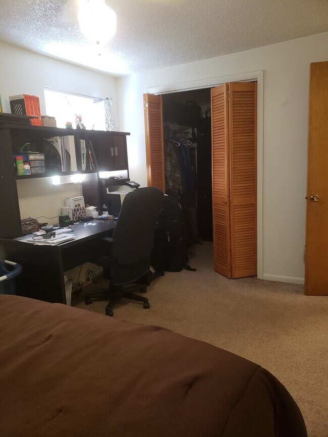 Building Photo - Great 2 bed 1 bath within 1 mile of CSU!