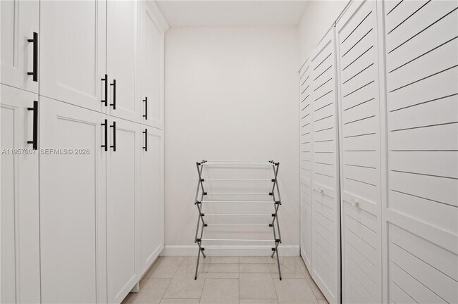 Building Photo - 4420 SW 14th St