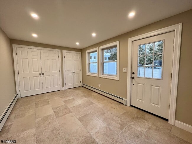 Building Photo - 132 Lakeshore Dr