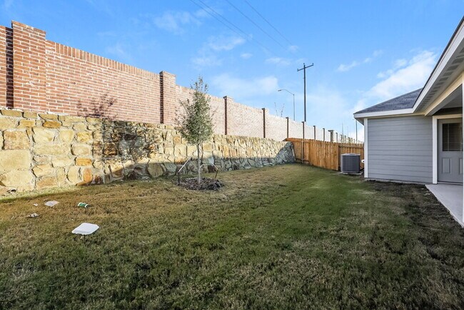 Building Photo - 1301 Redpine Dr