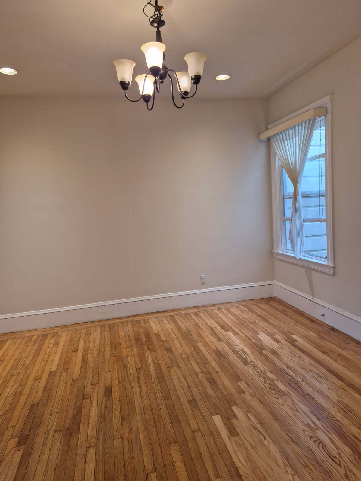 Building Photo - 1370 20th Ave