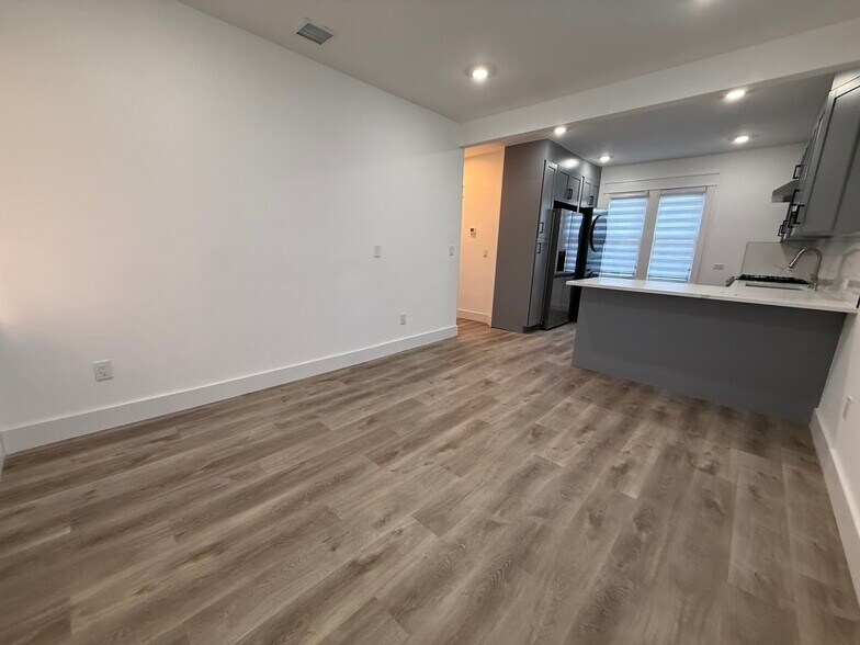 Building Photo - 517 Lincoln St