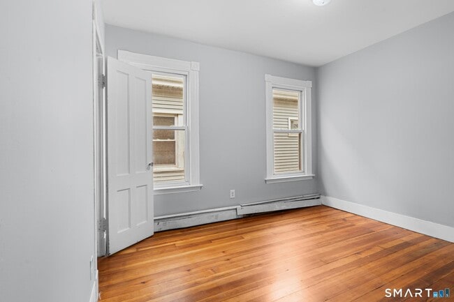 Building Photo - 354 Poplar St