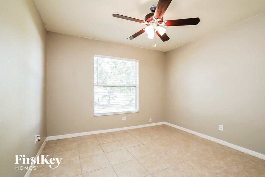 Building Photo - 1828 SW 3rd Pl