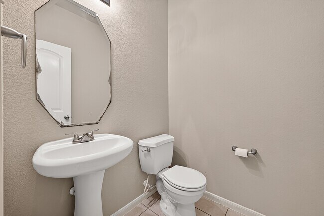Building Photo - 2110 Castle Gardens Ln