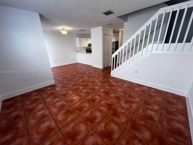 Building Photo - 6215 SW Kendale Lakes Cir