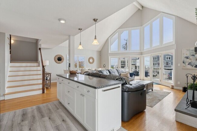 Building Photo - 572 Ocean Ave
