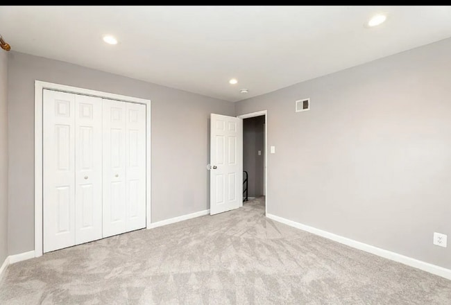 Building Photo - 2570 Iverson St