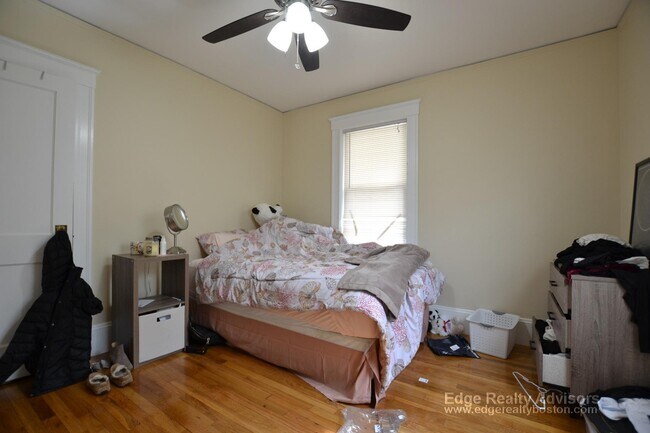 Building Photo - 35 Glencoe St