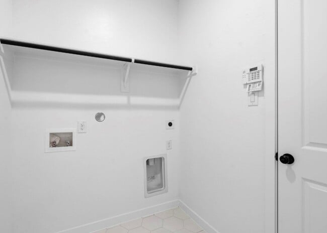 Building Photo - 10919 Spring Wind Dr