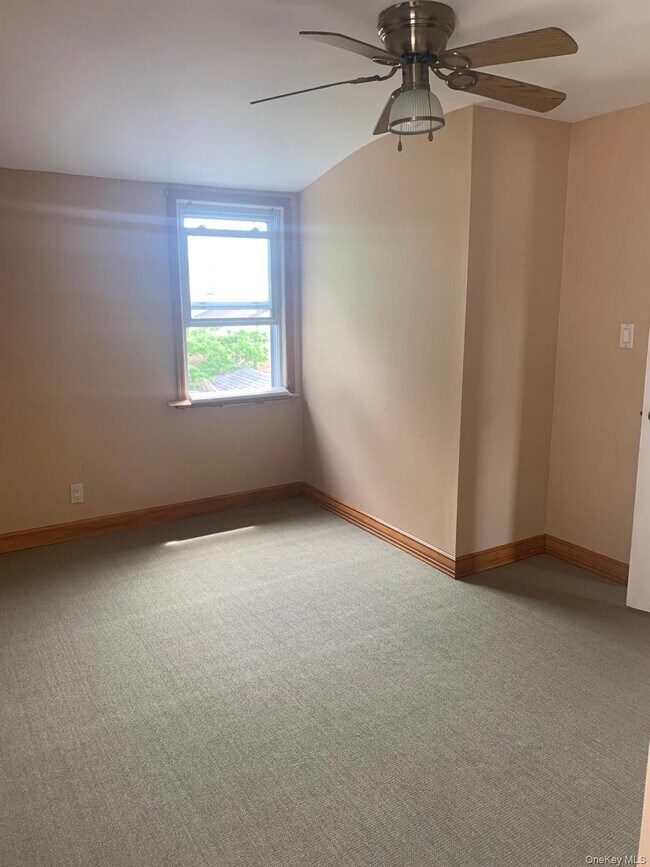Building Photo - 169 Litchfield Ave