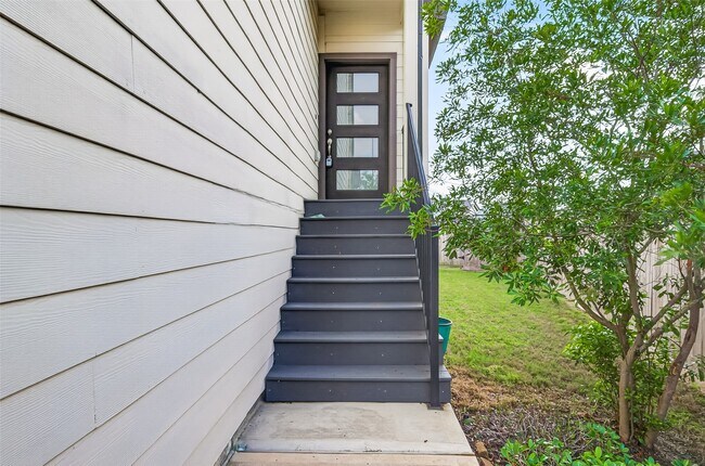 Building Photo - 9442 Starlight Oak Dr