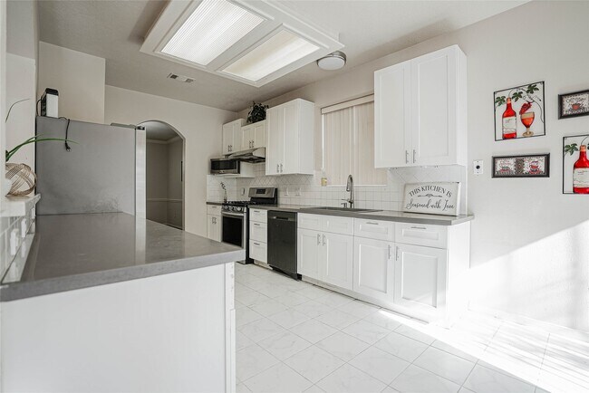 Building Photo - 3706 Heritage Colony Dr