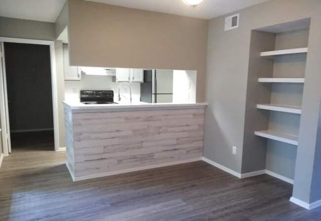 Building Photo - 2 bedroom in Bedford TX 76021