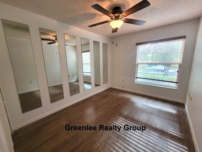 Building Photo - 6141 Chesham Dr