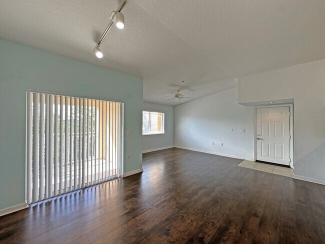 Building Photo - 261 SW Palm Dr