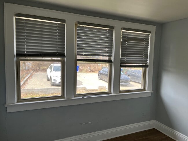 Building Photo - 904 Tates Creek Rd