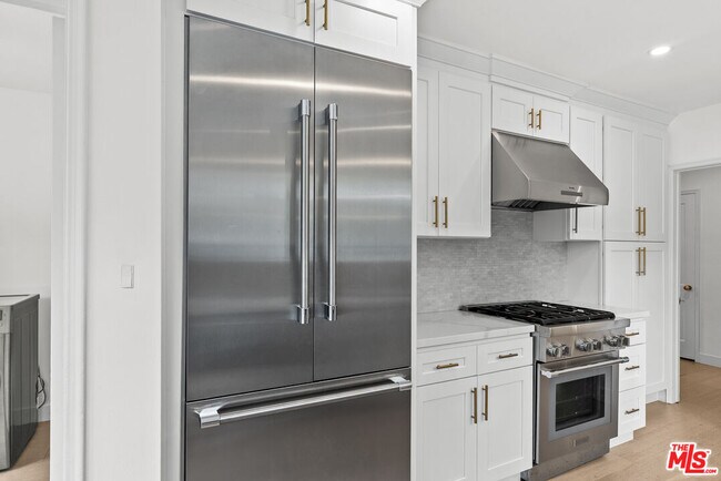 Building Photo - 3956 Alcove Ave