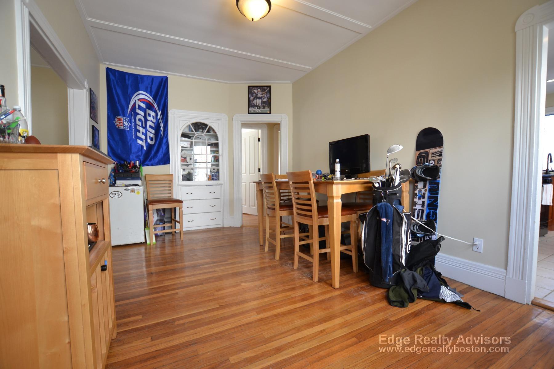 Building Photo - 81 Surrey St