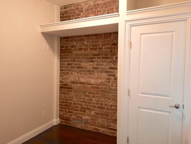 Building Photo - 158 6th St