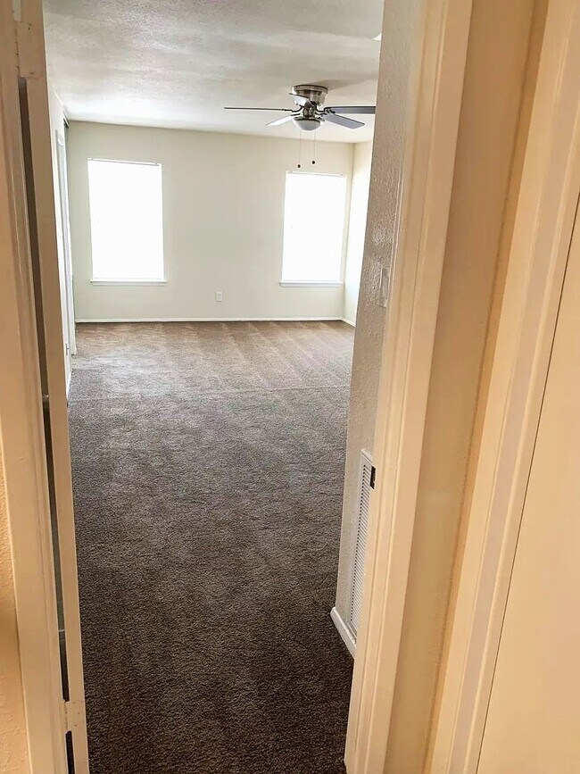 Building Photo - 12121 Bob White Dr