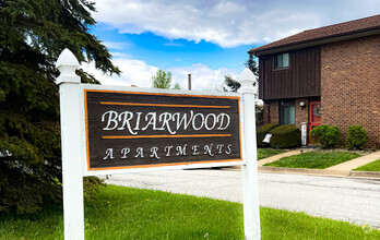 Building Photo - Briarwood Townhouses