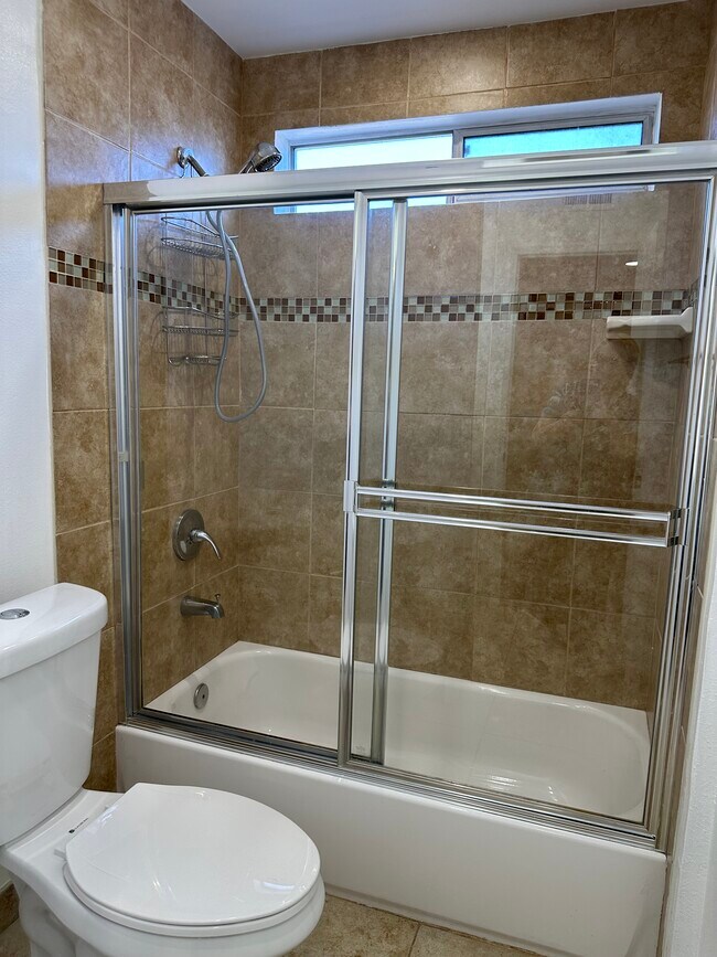 Building Photo - 18550 Hatteras St