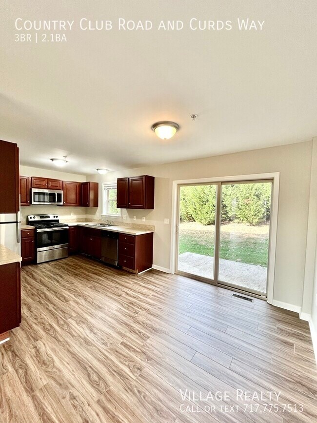 Building Photo - 705 Country Club Rd