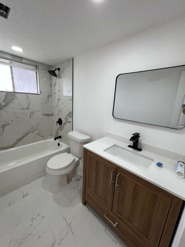 Building Photo - BEAUTIFUL HOME IN HOUSTON. MOVE IN READY!.