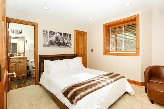 Building Photo - 390 Matterhorn Dr