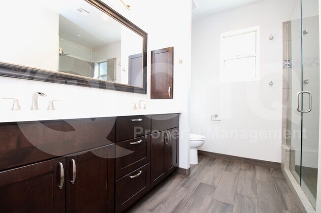 Building Photo - 6022 E Carriage Dr