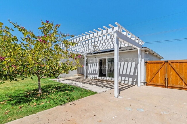 Building Photo - 816 Oro St