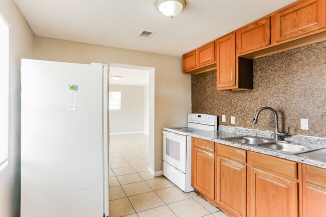 Building Photo - 1564 NW 3rd Way