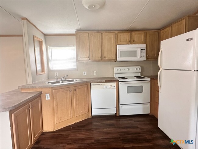 Building Photo - 208 Picasso Dr