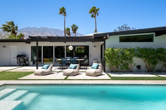 Building Photo - Luxury Mid Century Oasis in Palm Springs (Monthly Only - No Long Term)
