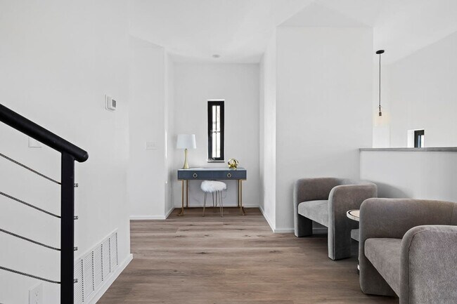 Building Photo - 2701 Bumble Bee Dr