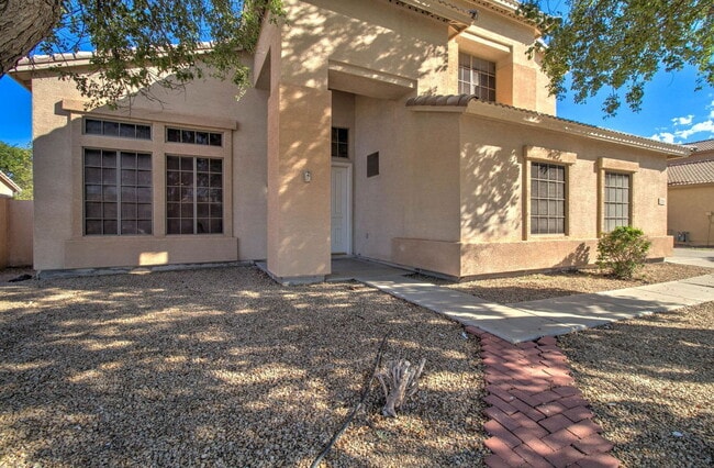 Building Photo - 2026 E County Down Dr