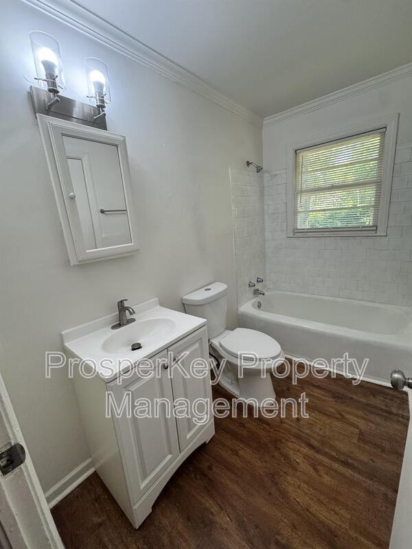 Building Photo - 340 Adelle St SE
