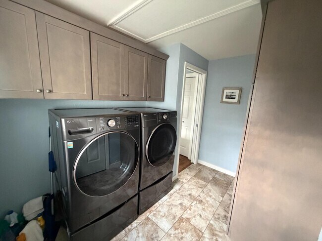 Building Photo - 160 Vintage Cir