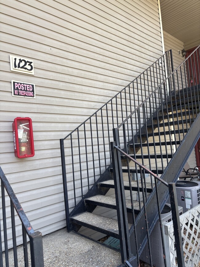 Building Photo - 1123 Southwood Dr