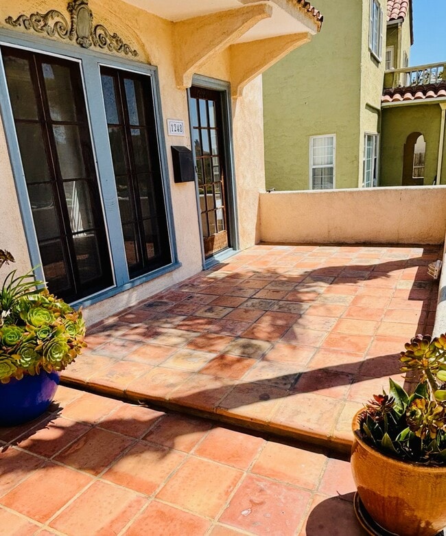 Front Porch - 1248 S Rimpau Blvd