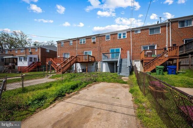 Building Photo - 631 Charraway Rd