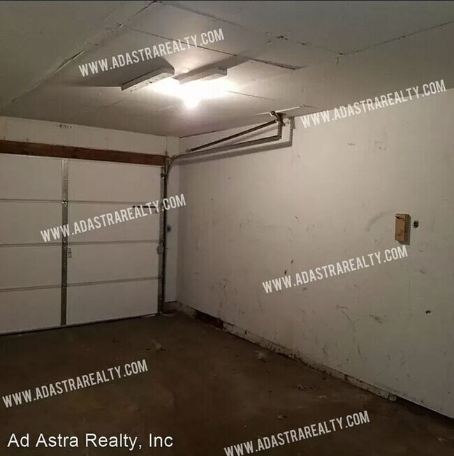 Building Photo - Very Nice Olathe Duplex-Available NOW!!!!