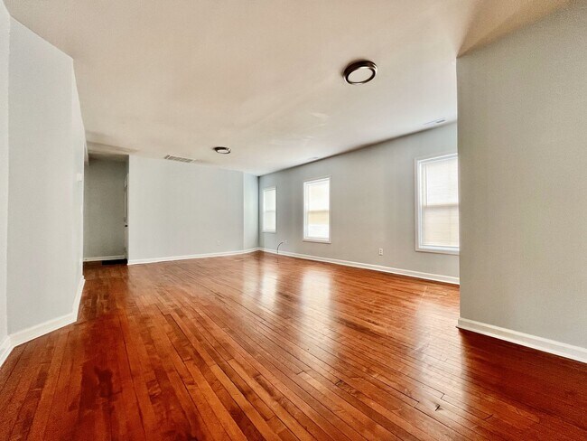 Building Photo - 538 Fremont Ave NW