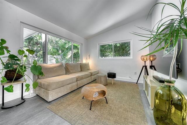 Building Photo - 4000 Kumquat Ave