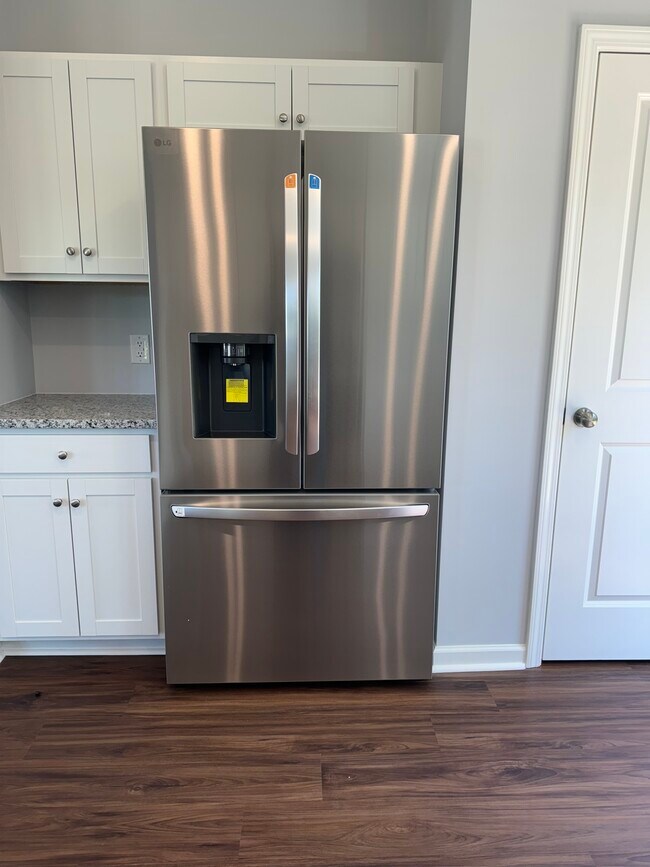 Refrigerator - 3021 Portico Ct
