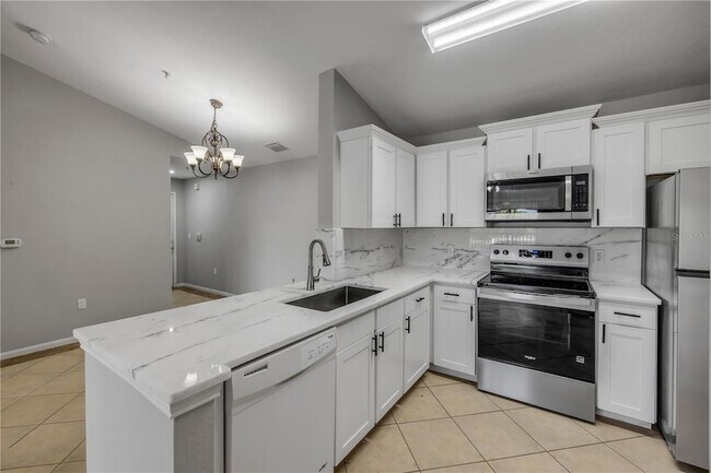 Building Photo - 940 Village Trail