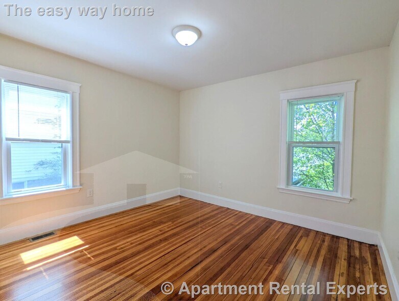 Building Photo - 8 Lowell Cir