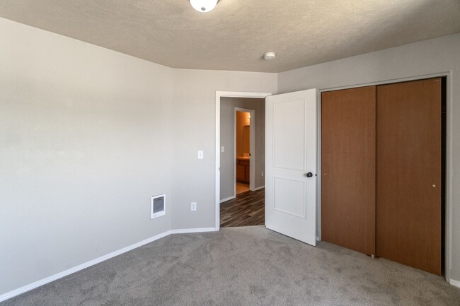Building Photo - Spacious 3 Bed, 2.5 Bath Home in Spokane V...